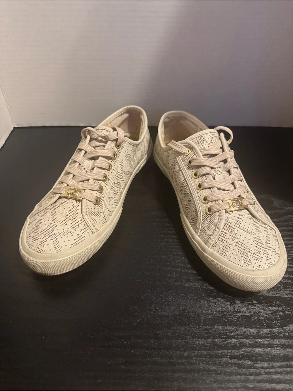 MICHAEL Michael Kors Cream Lace-Pattern Sneakers